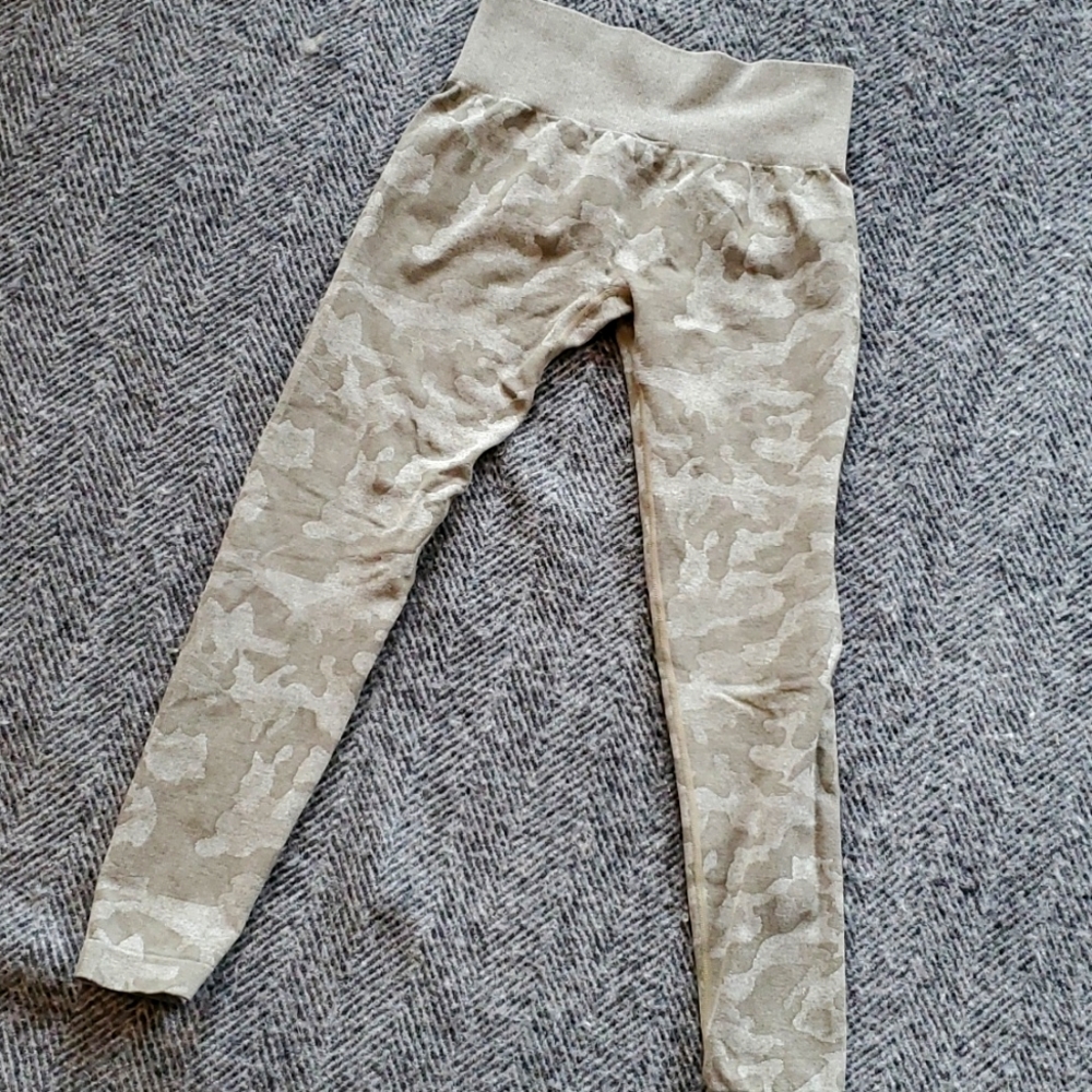 📦Grey Camouflage Stretch Leggings – Athleisure Activewear